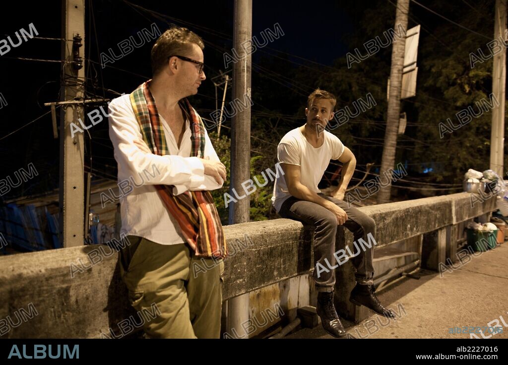 NICOLAS WINDING REFN et RYAN GOSLING dans ONLY GOD FORGIVES, 2013, réalisé par NICOLAS WINDING REFN. Copyright BOLD FILMS.