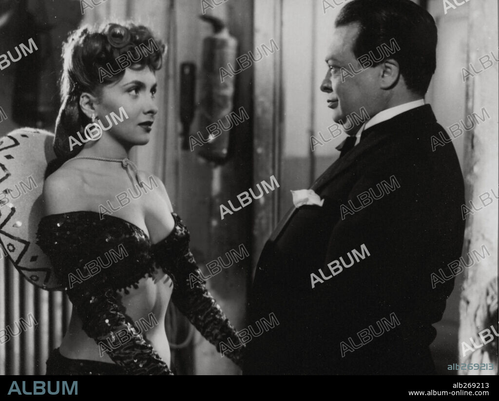 ALDO FABRIZI and GINA LOLLOBRIGIDA in A DOG'S LIFE, 1950 (VITA DA CANI), directed by MARIO MONICELLI.