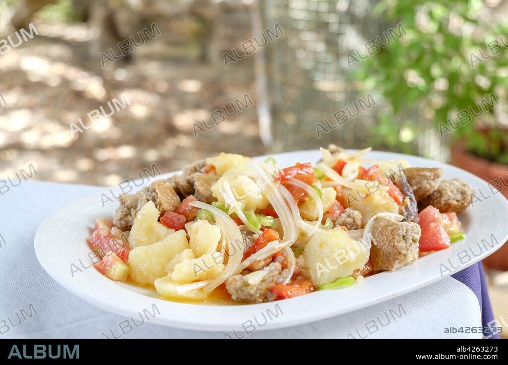 Ensalada pagesa de Formentera, restaurante Es Codol Foradat, Beach Club, Formentera, balearic islands, Spain.