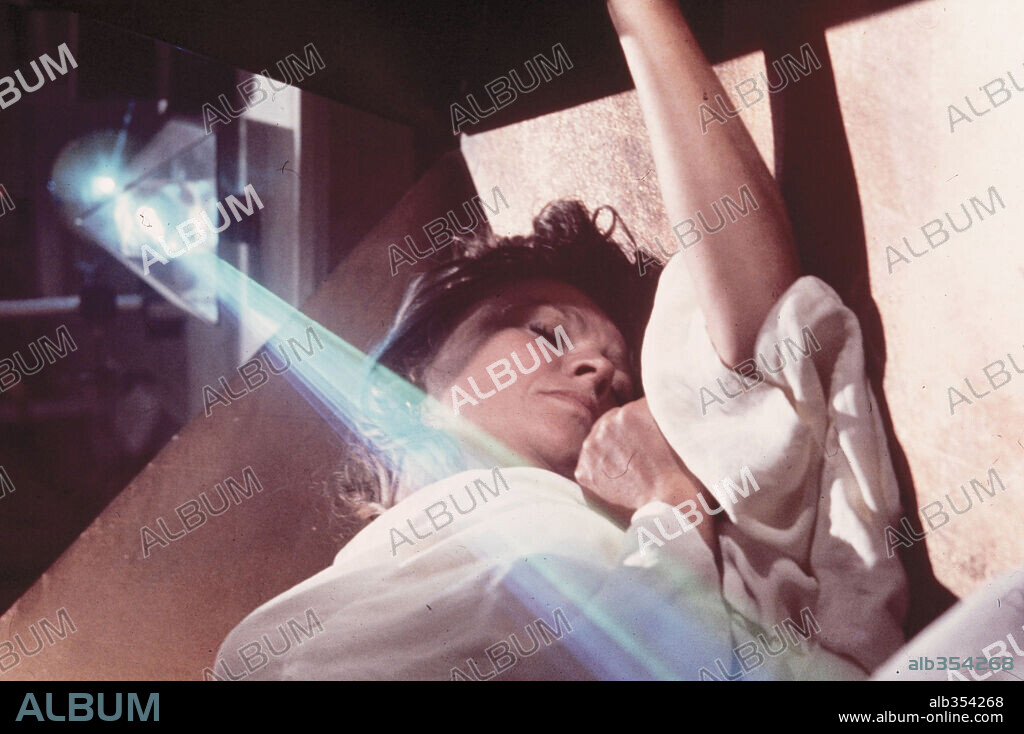 JULIE CHRISTIE en ENGENDRO MECÁNICO, 1977 (DEMON SEED), dirigida por DONALD CAMMELL. Copyright METRO GOLDWYN MAYER.