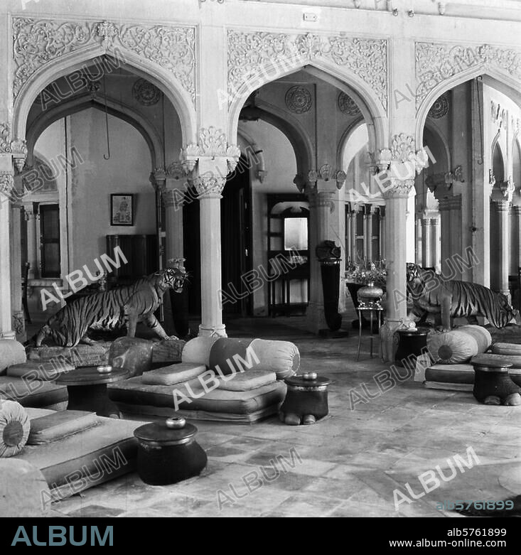 Bharatpur (India), Maharaja Palace. Interior: drawing-room. Photo, undat.