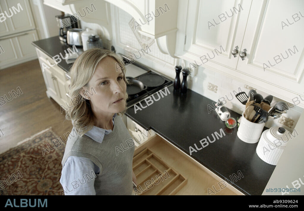 HELEN HUNT in I SEE YOU, 2019, directed by ADAM RANDALL. Copyright HEAD GEAR FILMS.