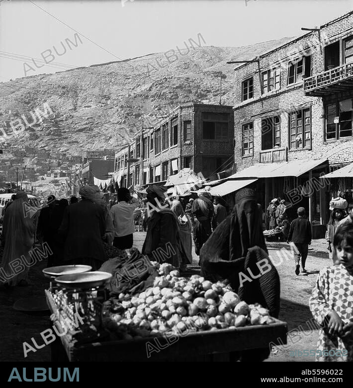 Kaboul (Afghanistan). Bazar dans un quartier de la vieille ville. D'une série, 1963-1971.