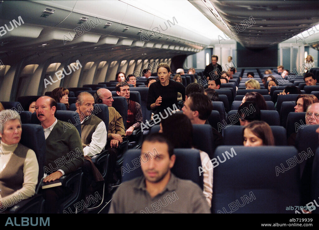JODIE FOSTER y PETER SARSGAARD en PLAN DE VUELO: DESAPARECIDA, 2005 (FLIGHTPLAN), dirigida por ROBERT SCHWENTKE. Copyright TOUCHSTONE PICTURES / BATZDORFF, RON.