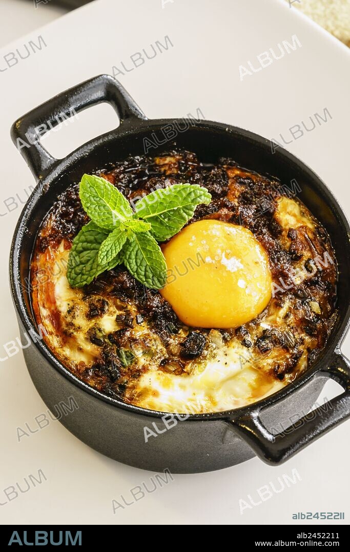 Ous a la Mallorquina - huevos a la mallorquina-,restaurante Sal de Coco, Mallorca,Islas Baleares,Spain.
