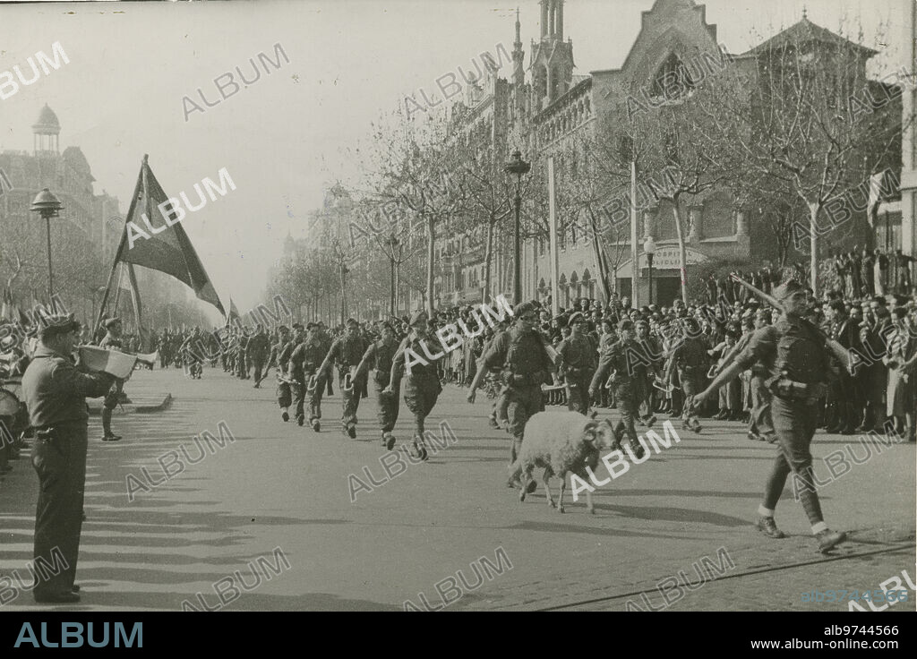 January 26, 1939. Barcelona. Spanish Civil War. On the 27th, after the campaign mass celebrated in the Plaza de Catalunya, the national troops parade through the streets of the city. In the image you can see Moroccan forces passing along the diagonal.