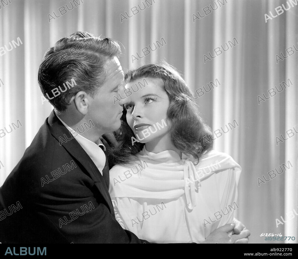 KATHARINE HEPBURN y SPENCER TRACY en LA LLAMA SAGRADA, 1942 (KEEPER OF THE FLAME), dirigida por GEORGE CUKOR. Copyright M.G.M.
