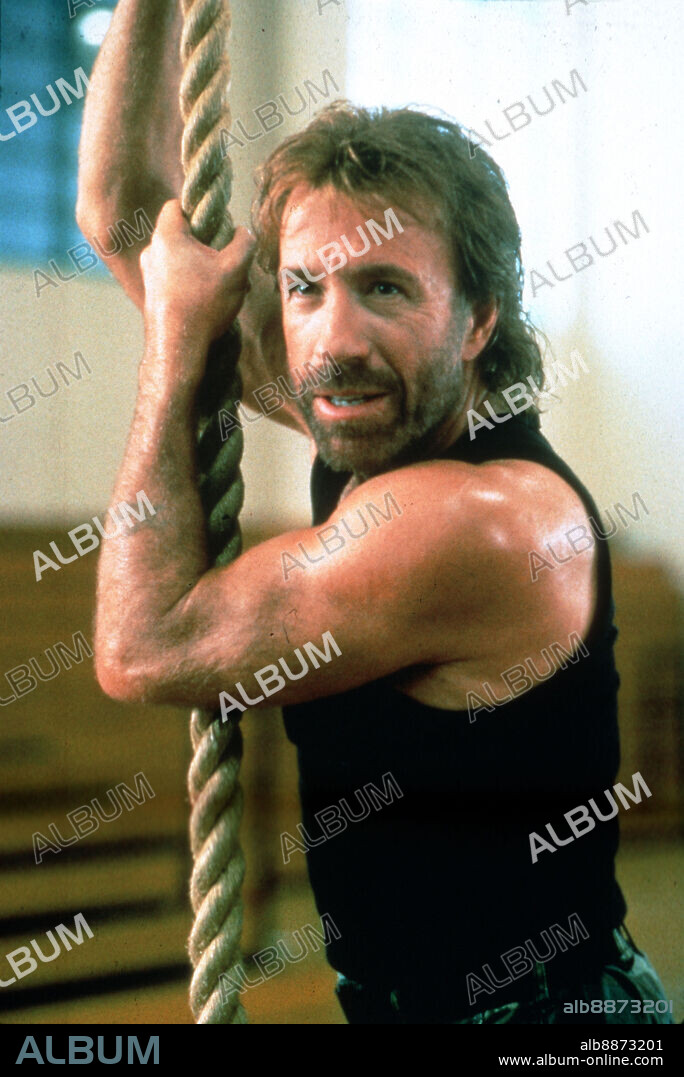 CHUCK NORRIS en JUNTOS PARA VENCER, 1992 (SIDEKICKS), dirigida por AARON NORRIS. Copyright VISION PDG.