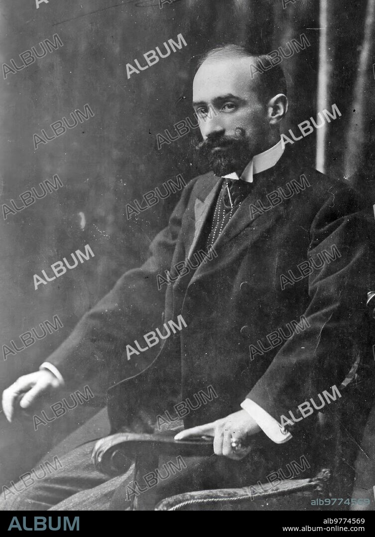 1890. Jacinto Benavente en su Juventud.