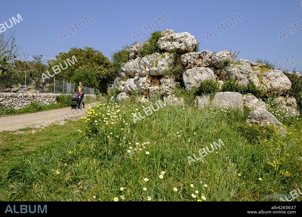 Talaiot des Racons, monumento arqueologico, Llubi, Mallorca, balearic islands, spain, europe.