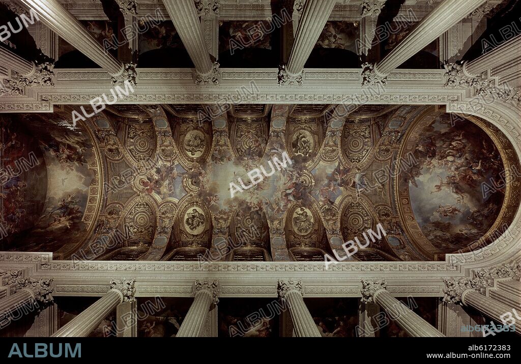 HARDOUIN MANSART JULES / COTTE ROBERT. CAPILLA REAL DEL PALACIO DE VERSALLES - BOVEDA CON PINTURAS BARROCAS REALIZADAS POR ANTOINE COYPEL Y PHILIPPE MEUSNIE - SIGLO XVII/XVIII.