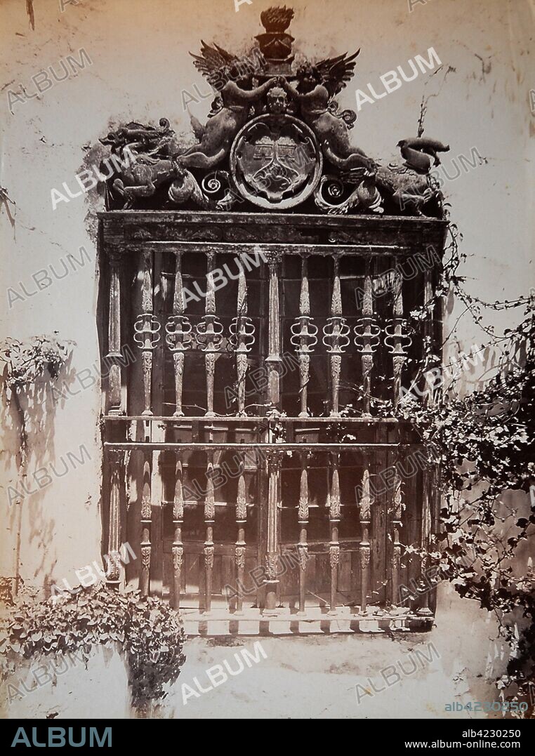 Sevilla. Casa de Pilatos, Reja de una ventana en el jardín del pretorio.