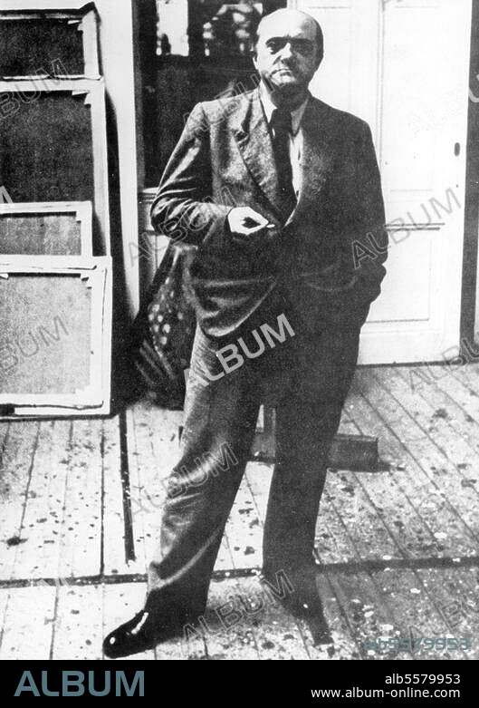 Beckmann, Max Maler und Graphiker Leipzig 12.2.1884 - New York 27.12.1950. Max Beckmann in seinem Atelier in Amsterdam. Foto, 1938.