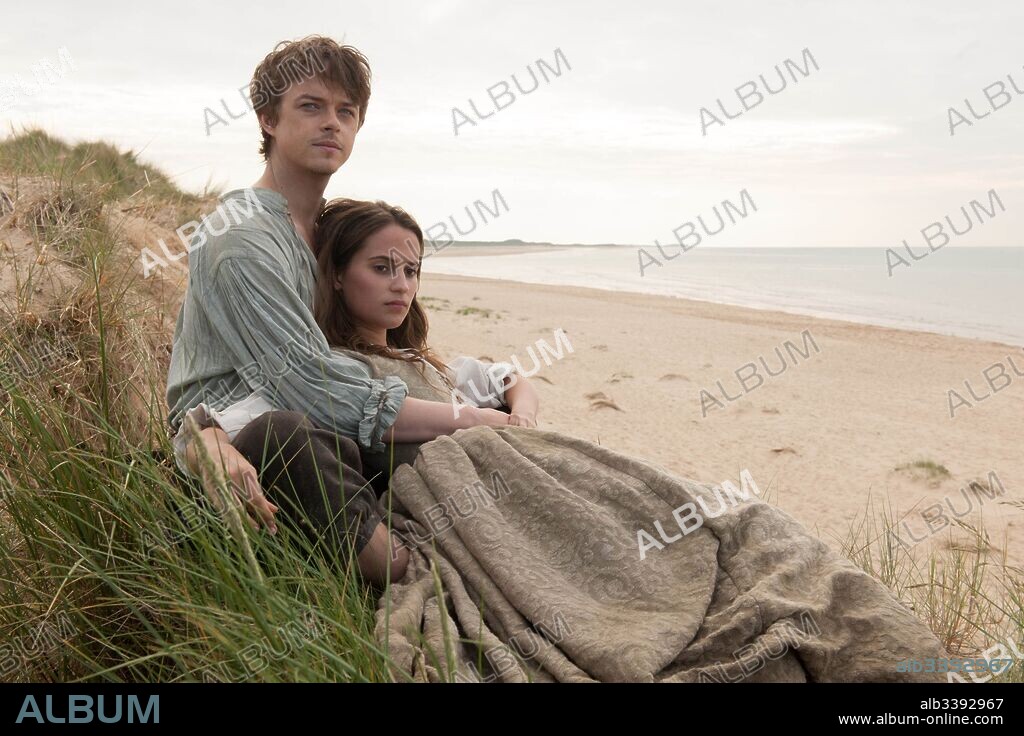 ALICIA VIKANDER y DANE DEHAAN en TULIP FEVER, 2017, dirigida por JUSTIN CHADWICK. Copyright RUBY FILMS.