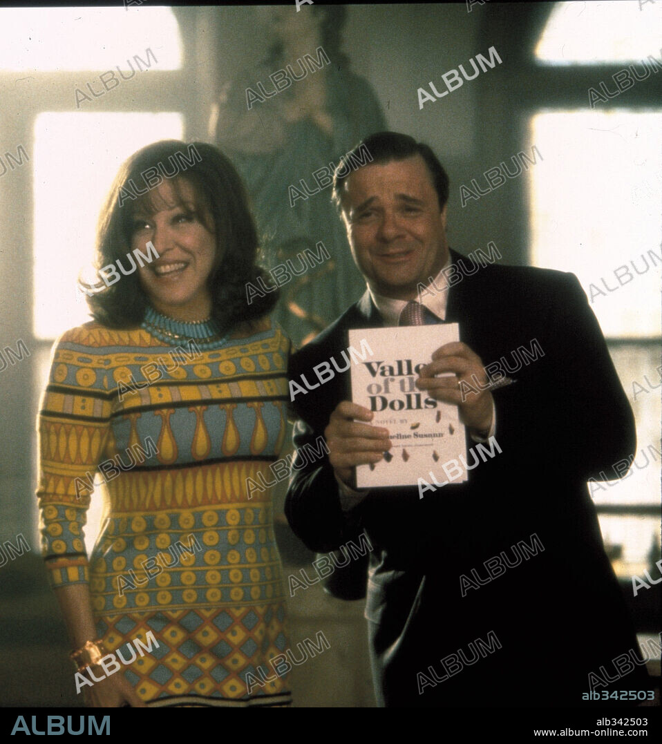 BETTE MIDLER and NATHAN LANE in ISN'T SHE GREAT, 2000, directed by ANDREW BERGMAN. Copyright WARNER BROTHERS / SEIDA, TAKASHI.
