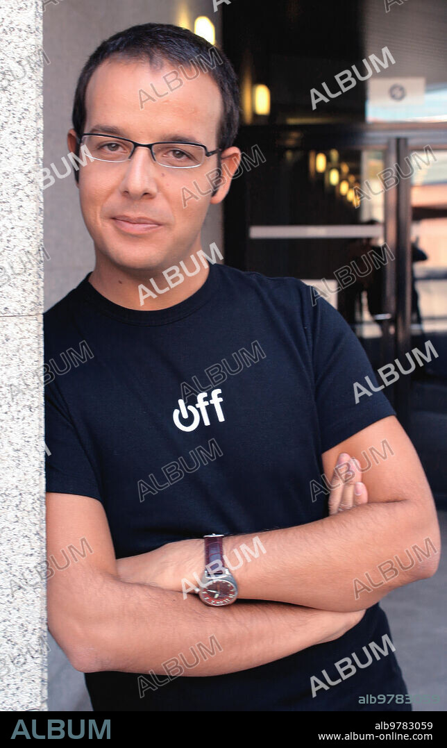 Madrid. 09/17/03. Ángel Llácer, presenter of the TV contest "Little Great Geniuses". Photo: José Luis Álvarez.