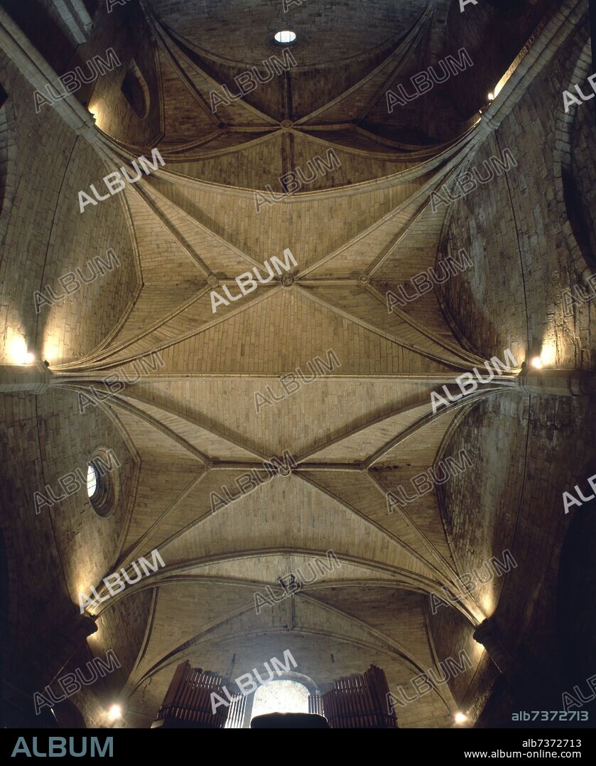 BOVEDA GOTICA DE LA IGLESIA DEL MONASTERIO DE LEYRE - SIGLO XIV - GOTICO ESPAÑOL.