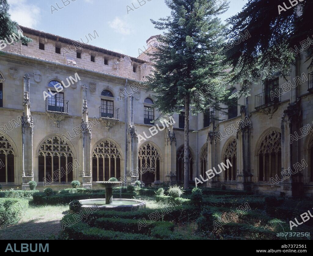 SIMON DE COLONIA (1450/1511). CLAUSTRO DEL MONASTERIO DE SAN SALVADOR - VENTANALES GOTICOS - SIGLO XVI.