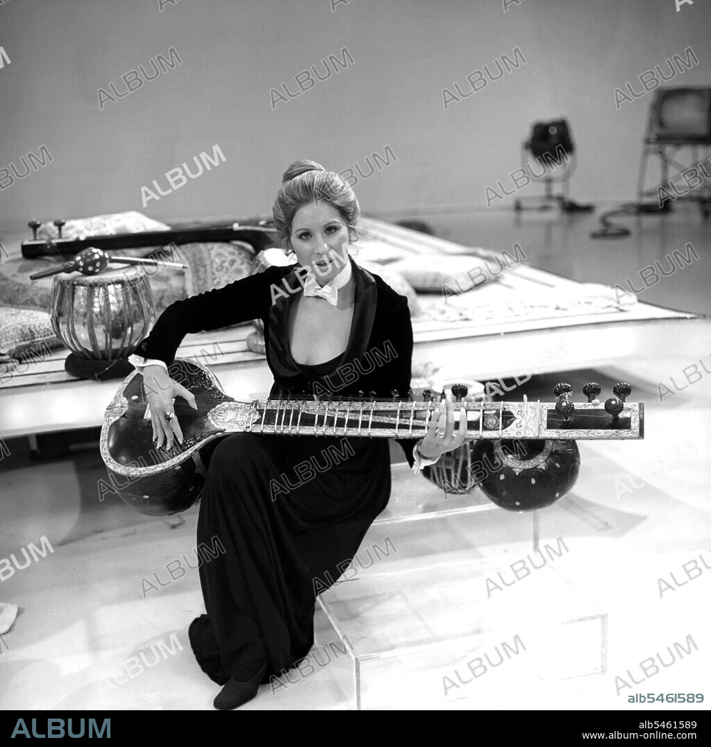 BARBRA STREISAND in BARBRA STREISAND AND OTHER MUSICAL INSTRUMENTS, 1973, directed by DWIGHT HEMION. Copyright Barbra Streisand Productions.
