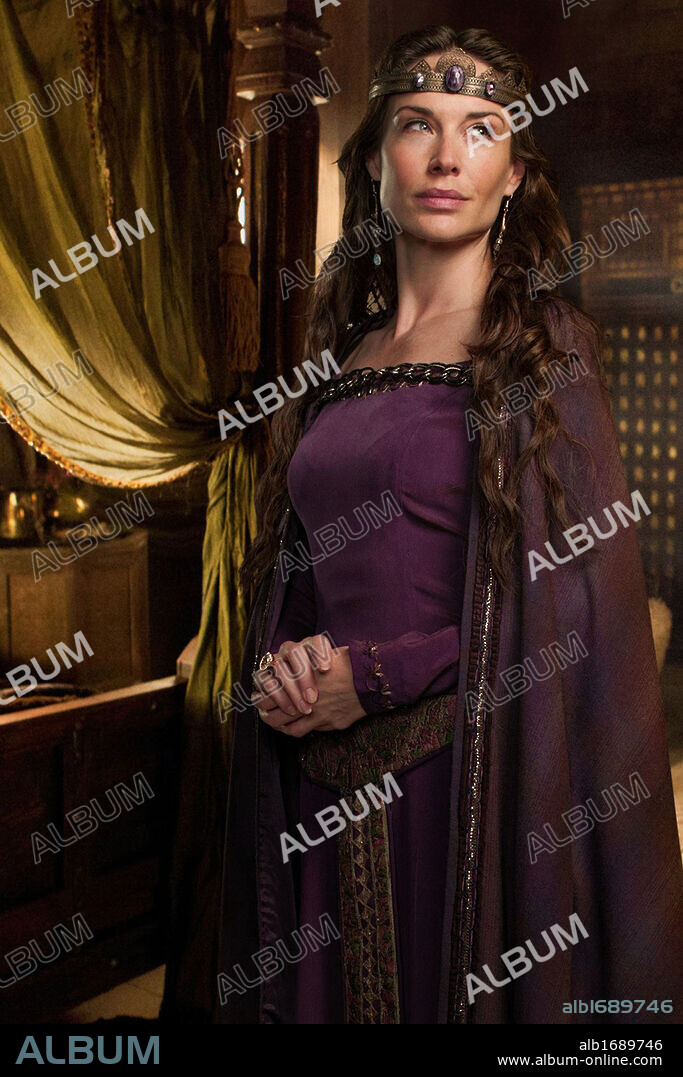 CLAIRE FORLANI in CAMELOT, 2011, directed by MIKAEL SALOMON and STEFAN SCHWARTZ. Copyright CBC.
