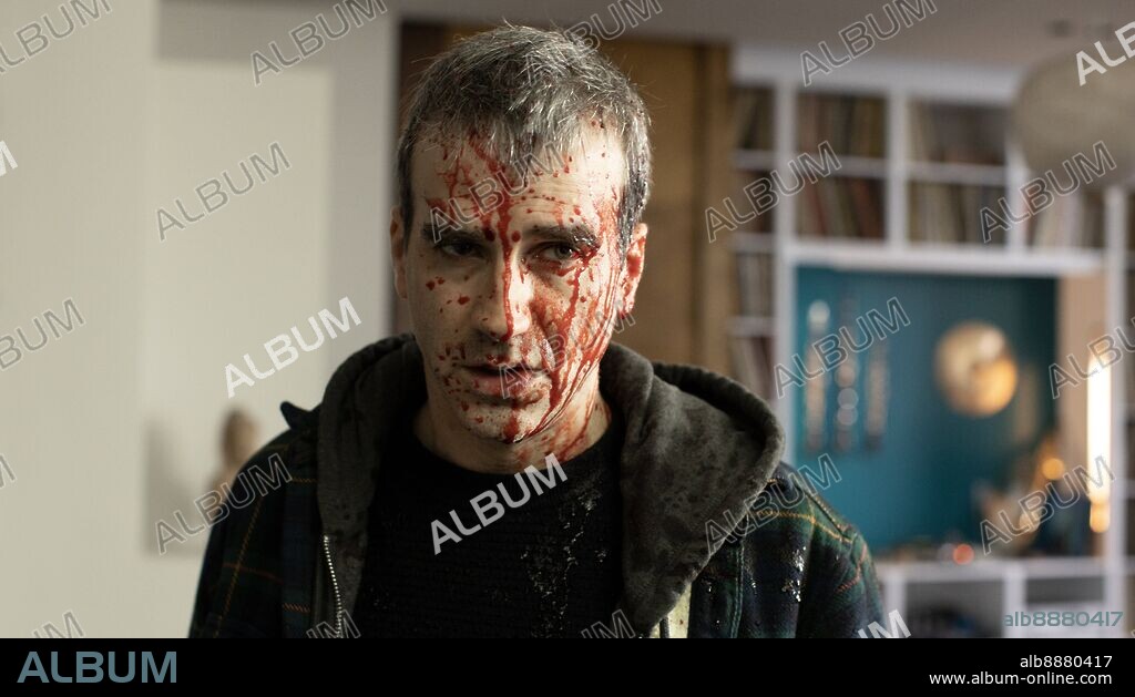 DANIEL HENDLER in 15 WAYS TO KILL YOUR NEIGHBOUR, 2022 (PETITE FLEUR), directed by SANTIAGO MITRE. Copyright Maneki Films.