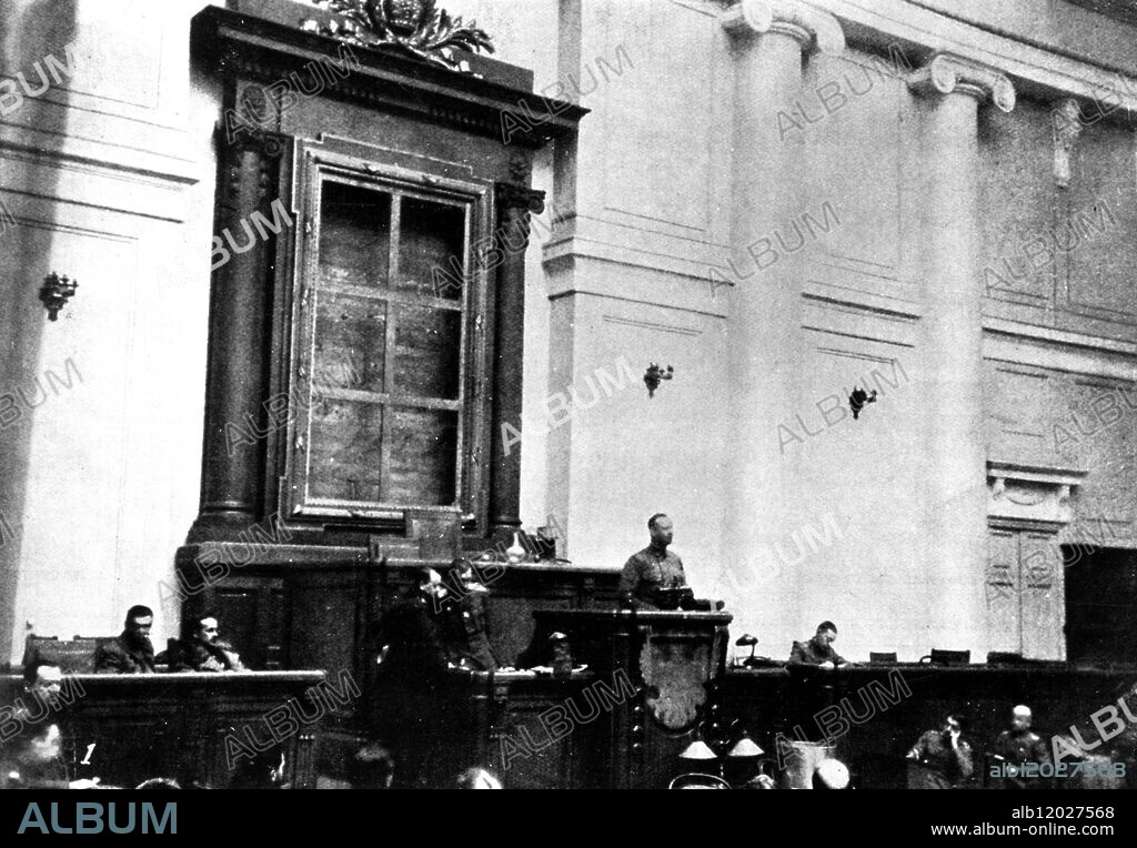 Tsar ' s portrait has been removed . The Duma 1917.