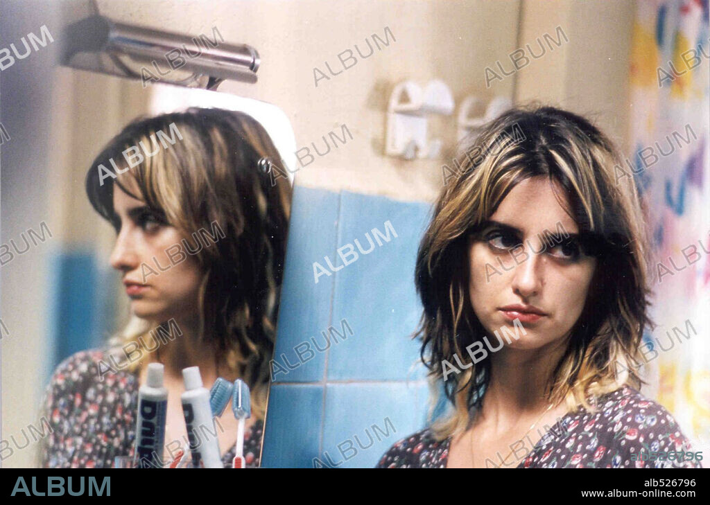 PENELOPE CRUZ en NO TE MUEVAS, 2004 (NON TI MUOVERE), dirigida por SERGIO CASTELLITTO. Copyright CATTLEYA/ALQUIMIACINEMA/THE PRODUCERS FILMS.
