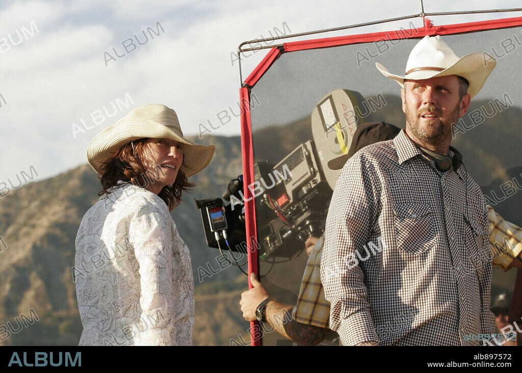 JONATHAN DAYTON y VALERIE FARIS en PEQUEÑA MISS SUNSHINE, 2006 (LITTLE MISS SUNSHINE), dirigida por JONATHAN DAYTON y VALERIE FARIS. Copyright BIG BEACH FILMS/THIRD GEAR PRODUCTIONS LLC/DEEP RIVER PRODUC / LEE, ERIC.