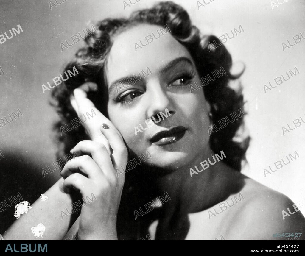 MARTHA ROTH in EL ABANDONADO, 1949, directed by CHANO URUETA. Copyright CHAPULTEPEC.