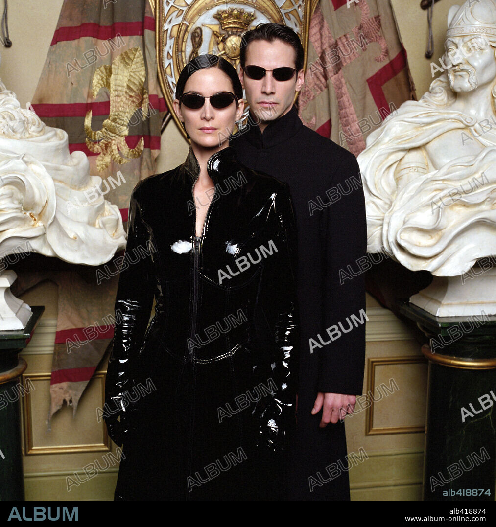 CARRIE-ANNE MOSS and KEANU REEVES in THE MATRIX RELOADED, 2003, directed by ANDY WACHOWSKI and LARRY WACHOWSKI. Copyright WARNER BROS. PICTURES.