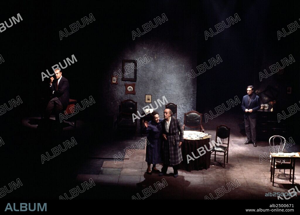 BUERO VALLEJO, ANTONIO. ESCRITOR ESPAÑOL. GUADALAJARA . 1916-2000. " EL TRAGALUZ ". MADRID , AÑO 1967 SFGP/ KORPA.