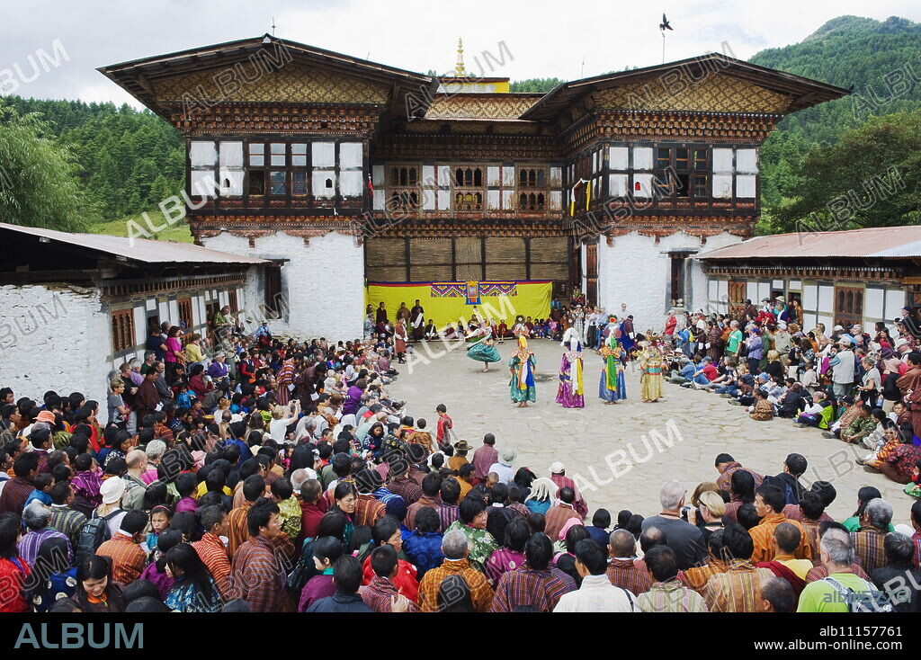 Dancers at Thangbi Mani Tsechu (festival), Jakar, Bumthang, Chokor Valley, Bhutan, Asia.