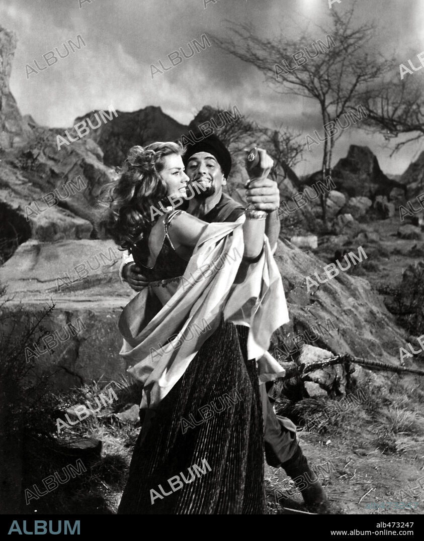 ANITA EKBERG y VICTOR MATURE en ZARAK, 1956, dirigida por TERENCE YOUNG.