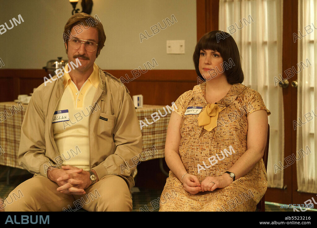 MELANIE LYNSKEY and PABLO SCHREIBER in CANDY, 2022, directed by JENNIFER GETZINGER and MICHAEL UPPENDAHL. Copyright Twentieth Television / Universal Cable Productions.