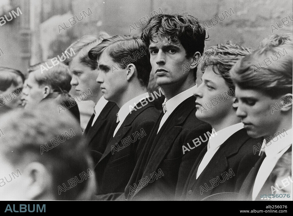 RUPERT EVERETT en OTRO PAIS, 1984 (ANOTHER COUNTRY), dirigida por MAREK KANIEVSKA. Copyright COLUMBIA PICTURES.