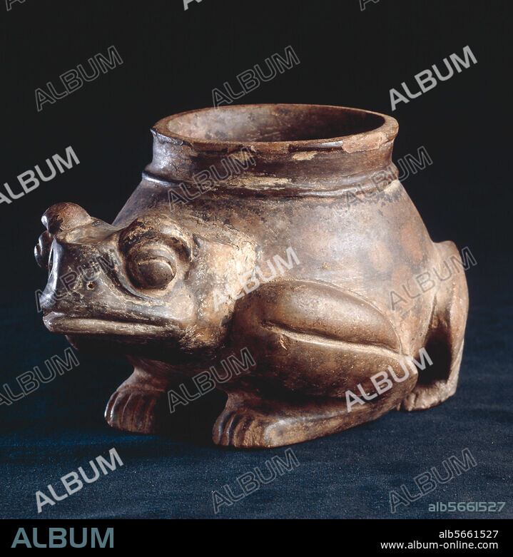 Culture Maya Classique terminal, 800-1000 ap. J.-C. - Vase zoomorphe en forme de grenouille. Terre. H. 0,11 ; L. 0,08. Origine : La Lagunita, El Quiché, Guatemala. Guatemala, Museo Nacional de Arqueologia.