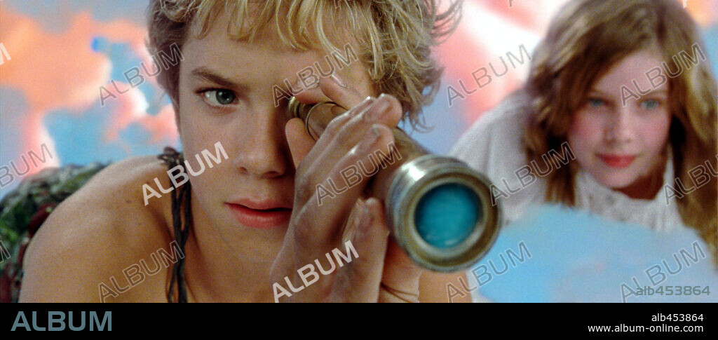 JEREMY SUMPTER et RACHEL HURD-WOOD dans PETER PAN, 2003, réalisé par P. J. HOGAN. Copyright UNIVERSAL STUDIOS / ILM.
