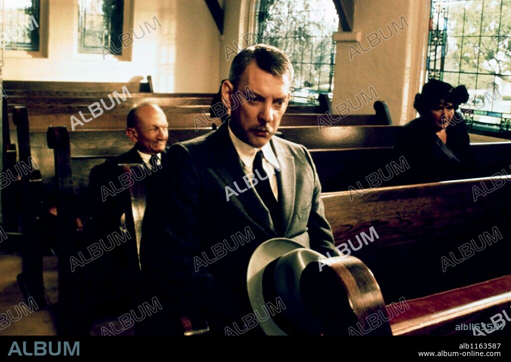 DONALD SUTHERLAND in THE DAY OF THE LOCUST, 1975, directed by JOHN SCHLESINGER. Copyright PARAMOUNT PICTURES.