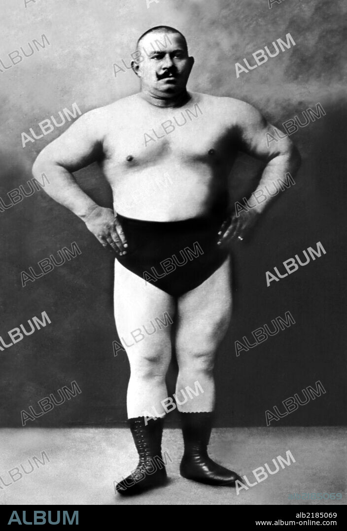 BOUCLE. Bodybuilder in Hands on Hips Pose. 2012