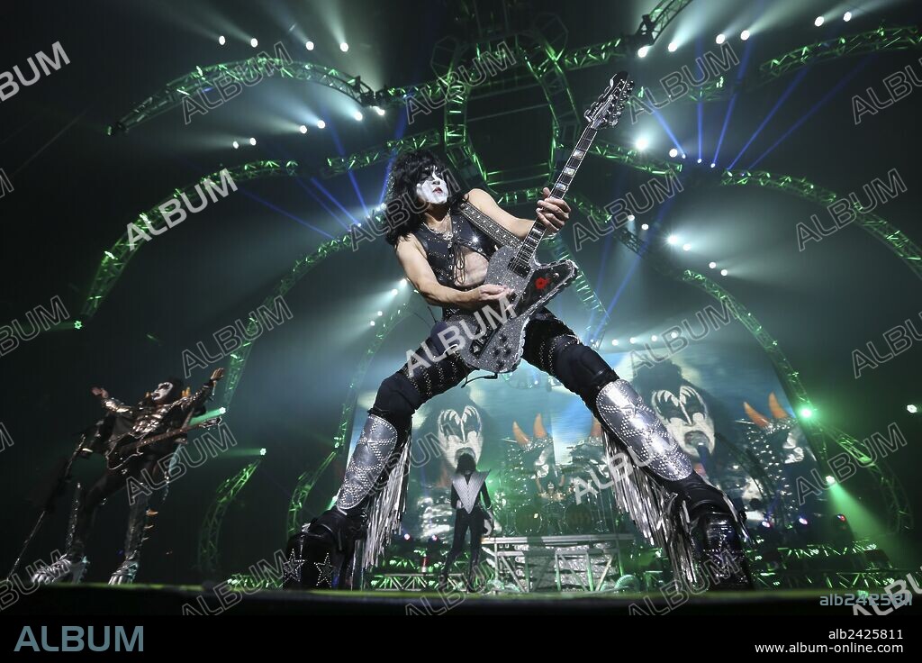 Aug. 12, 2014 - Toronto, ON, Canada - Lead singer Paul Stanley rips it as they play the first song of the night Psycho Circus.. Legendary heavy metal rockers, KISS, were in Toronto at the Molson Amphitheatre on Tuesday August 12, 2014 performing on their 40th anniversary tour. Jack Boland/Toronto Sun/QMI Agency. 12/08/2014