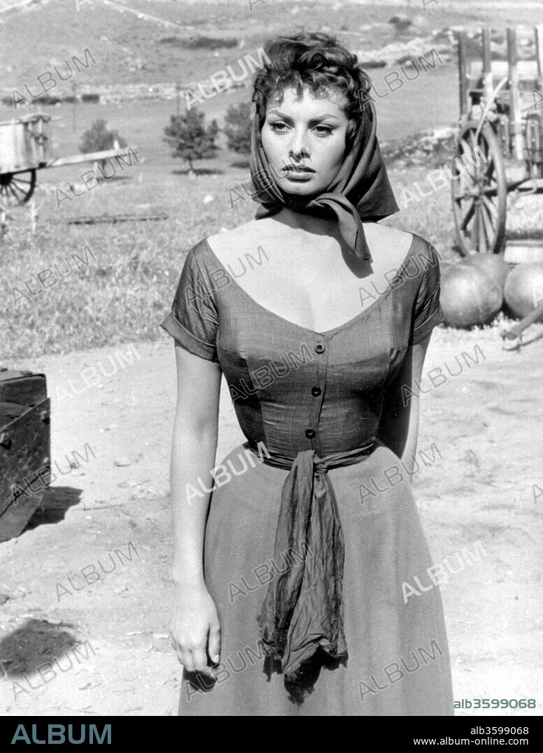LOREN SOPHIA / LOREN SOFIA 1934/. SOPHIA LOREN dans THE PRIDE AND THE PASSION, 1957, réalisé par STANLEY KRAMER. Copyright STANLEY KRAMER CO./UNITED ARTISTS.
