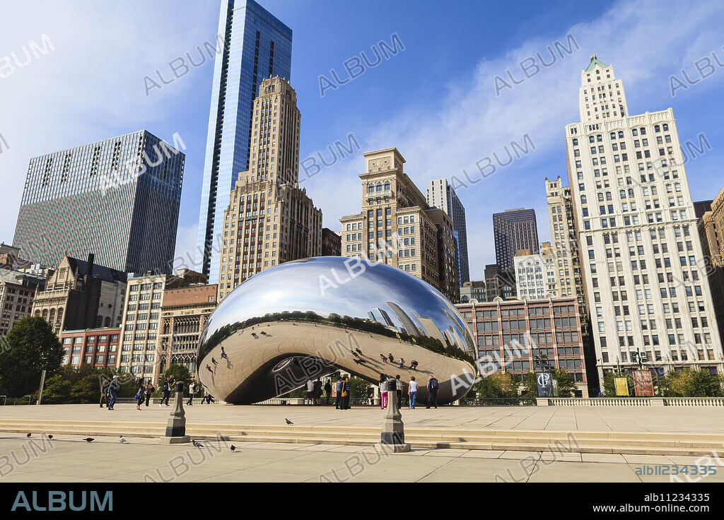 The Cloud Gate steel sculpture by Anish Kapoor, Millennium Park, Chicago, Illinois, United States of America, North America.