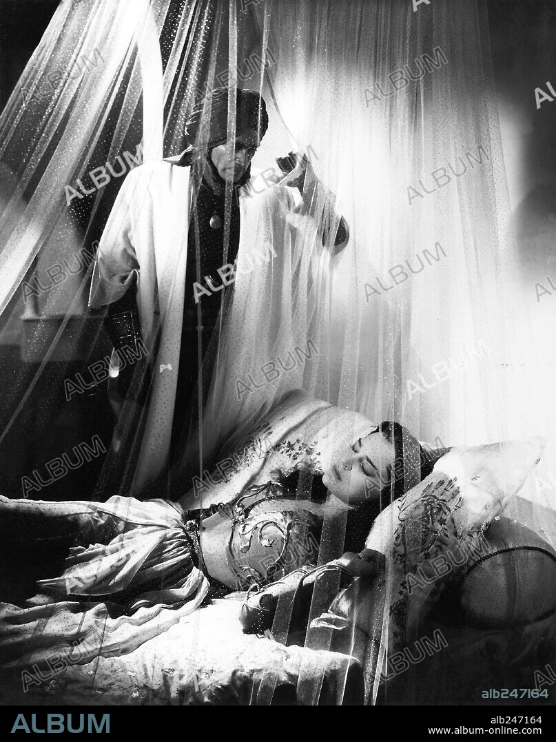 CONRAD VEIDT and JUNE DUPREZ in THE THIEF OF BAGDAD, 1940, directed by ALEXANDER KORDA, LUDWIG BERGER, MICHAEL POWELL, TIM WHELAN, WILLIAM CAMERON MENZIES and ZOLTAN KORDA. Copyright KORDA.