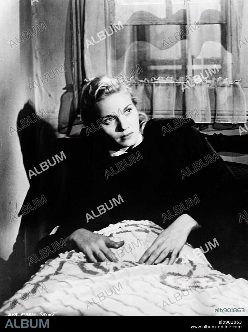 EVA MARIE SAINT in ON THE WATERFRONT, 1954, directed by ELIA KAZAN. Copyright COLUMBIA PICTURES.