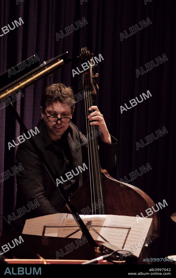 Josh Ginsburg, Watermill Jazz Club, Dorking, Surrey, Nov 2015.