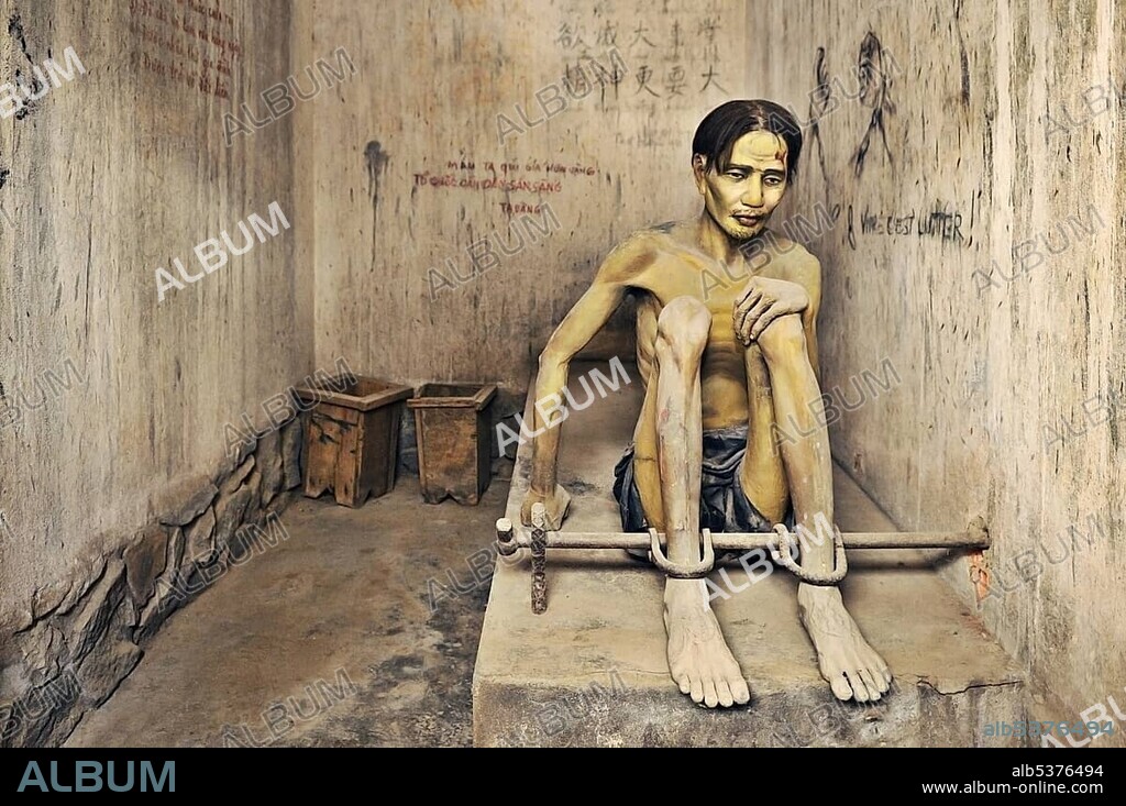 Prisoner, sculpture, in the "tiger cage" prison cell, war museum, Ho Chi Minh City, Saigon, Vietnam, Asia