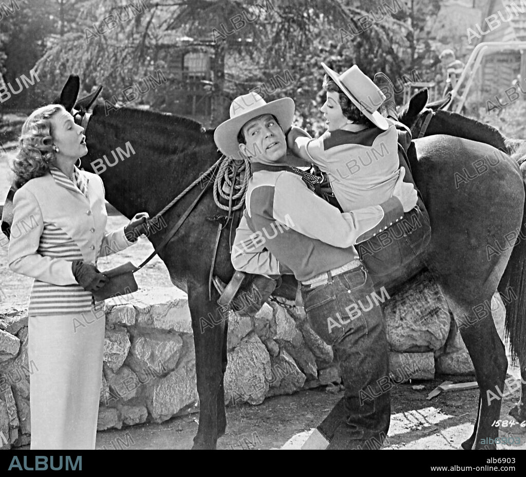 CLAUDETTE COLBERT y FRED MACMURRAY en LUNA SIN MIEL, 1948 (FAMILY HONEYMOON), dirigida por CLAUDE BINYON. Copyright UNIVERSAL PICTURES.