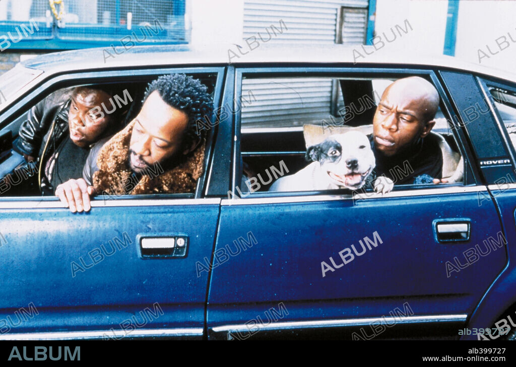 Ade, LENNIE JAMES and ROBBIE GEE in SNATCH, 2000, directed by GUY RITCHIE. Copyright COLUMBIA PICTURES.