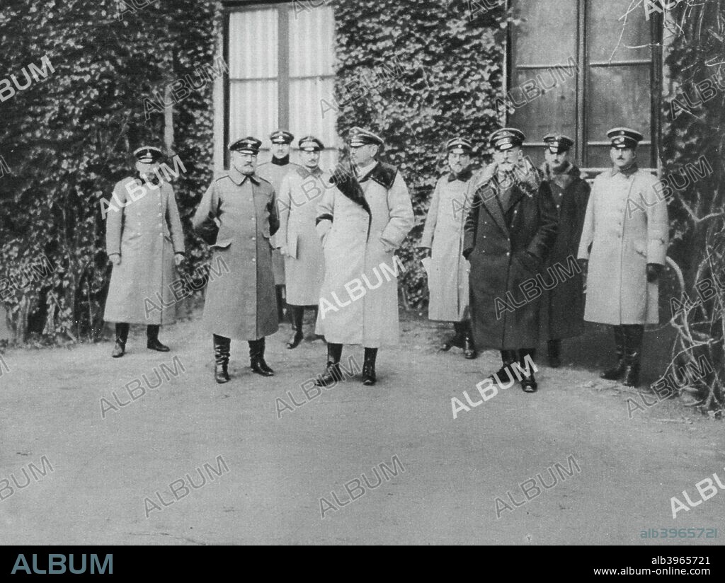 General Alexander von Kluck and other officers, World War I, 1915. Kluck (1846-1934) commanded the German First Army in the invasion of France in 1914. His army was only 13 miles from Paris when the French victory at the First Battle of the Marne stopped the German advance. He suffered a serious leg wound in March 1915 and retired from active service the following year. A photograph from Der Grosse Krieg in Bildern.