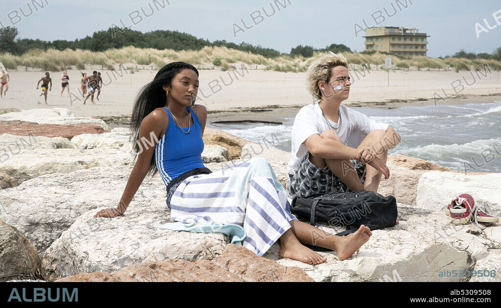 JACK DYLAN GRAZER and JORDAN KRISTINE SEAMON in WE ARE WHO WE ARE, 2020, directed by LUCA GUADAGNINO. Copyright HBO.